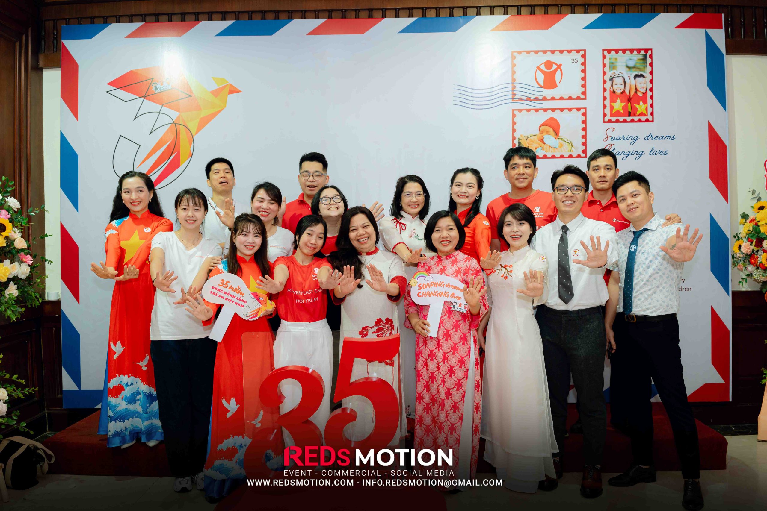 Reds-Motion-chup-Su-kien-35-Nam-Dong-Hanh-Cung-Tre-Em-Viet-Nam-Save-The-Children