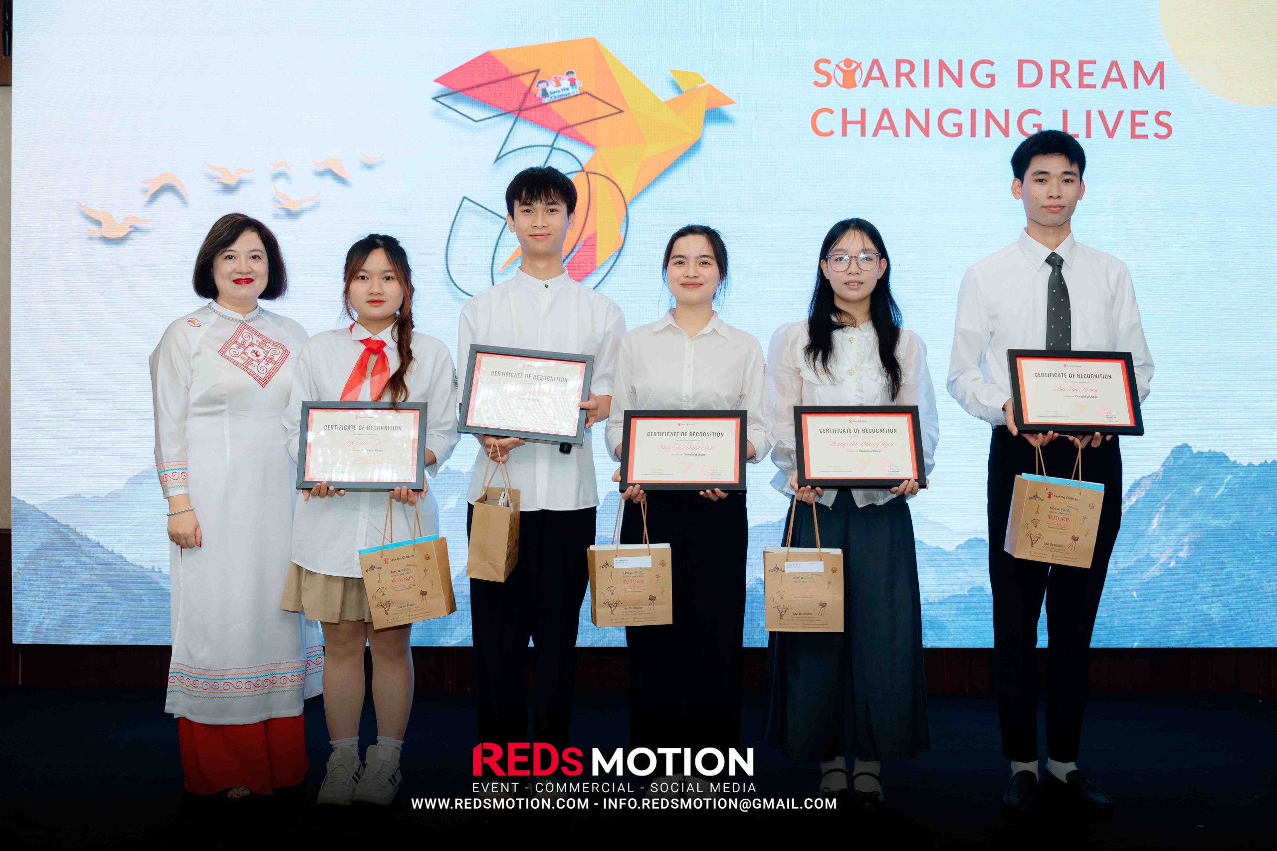Reds-Motion-chup-Su-kien-35-Nam-Dong-Hanh-Cung-Tre-Em-Viet-Nam-Save-The-Children