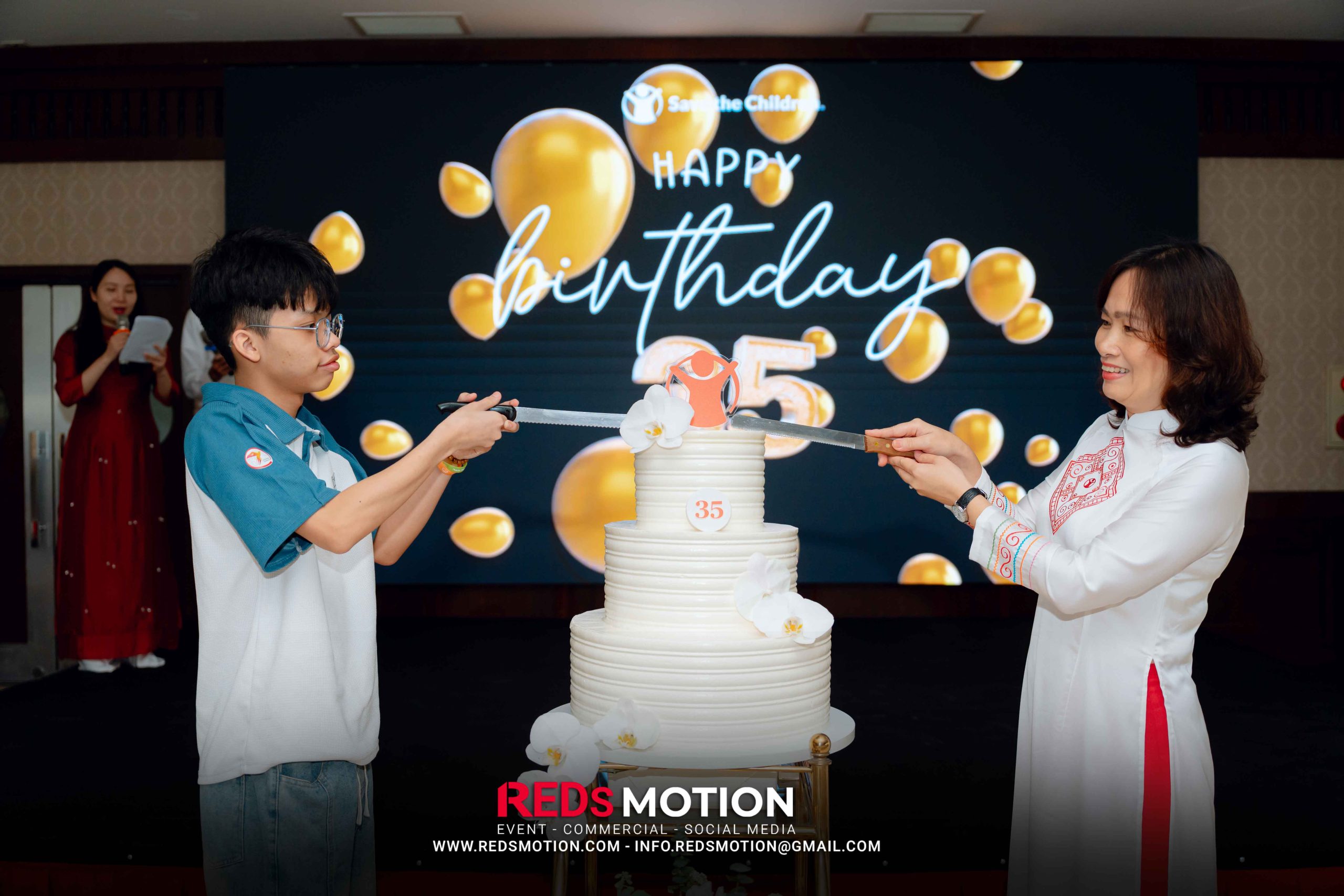 Reds-Motion-chup-Su-kien-35-Nam-Dong-Hanh-Cung-Tre-Em-Viet-Nam-Save-The-Children