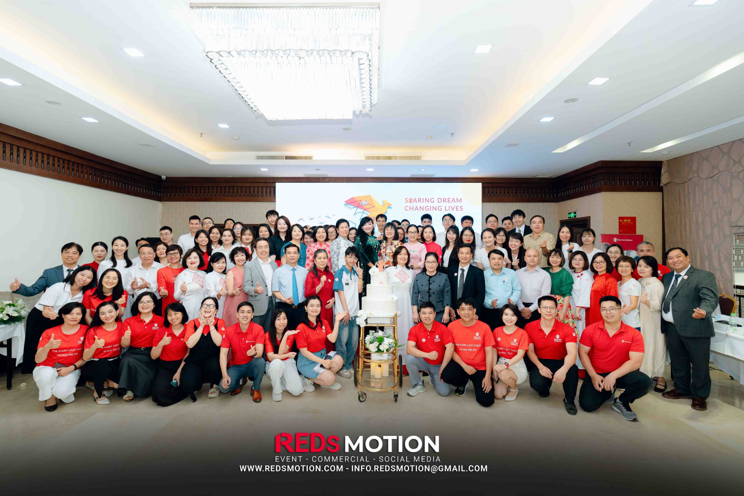 Reds-Motion-chup-Su-kien-35-Nam-Dong-Hanh-Cung-Tre-Em-Viet-Nam-Save-The-Children