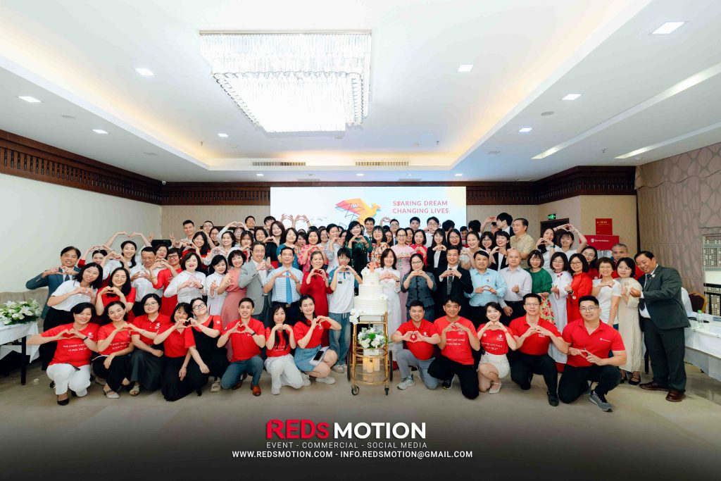 Reds-Motion-chup-Su-kien-35-Nam-Dong-Hanh-Cung-Tre-Em-Viet-Nam-Save-The-Children