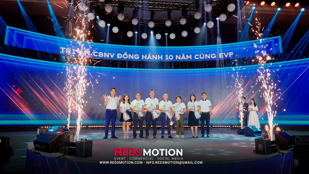 reds-motion-chup-anh-le-ki-niem-17-nam-thanh-lap-EVF