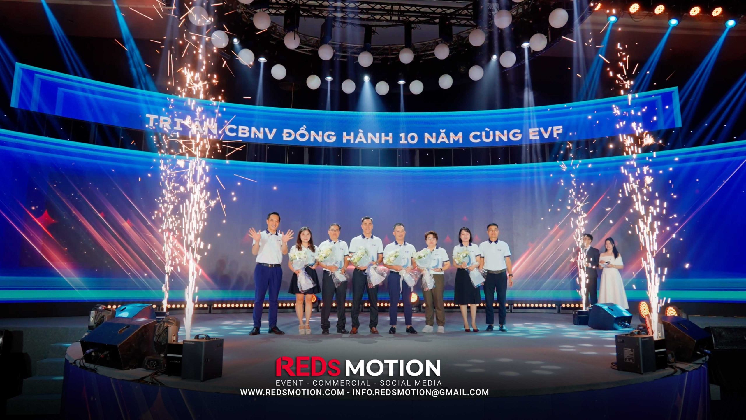 reds-motion-chup-anh-le-ki-niem-17-nam-thanh-lap-EVF