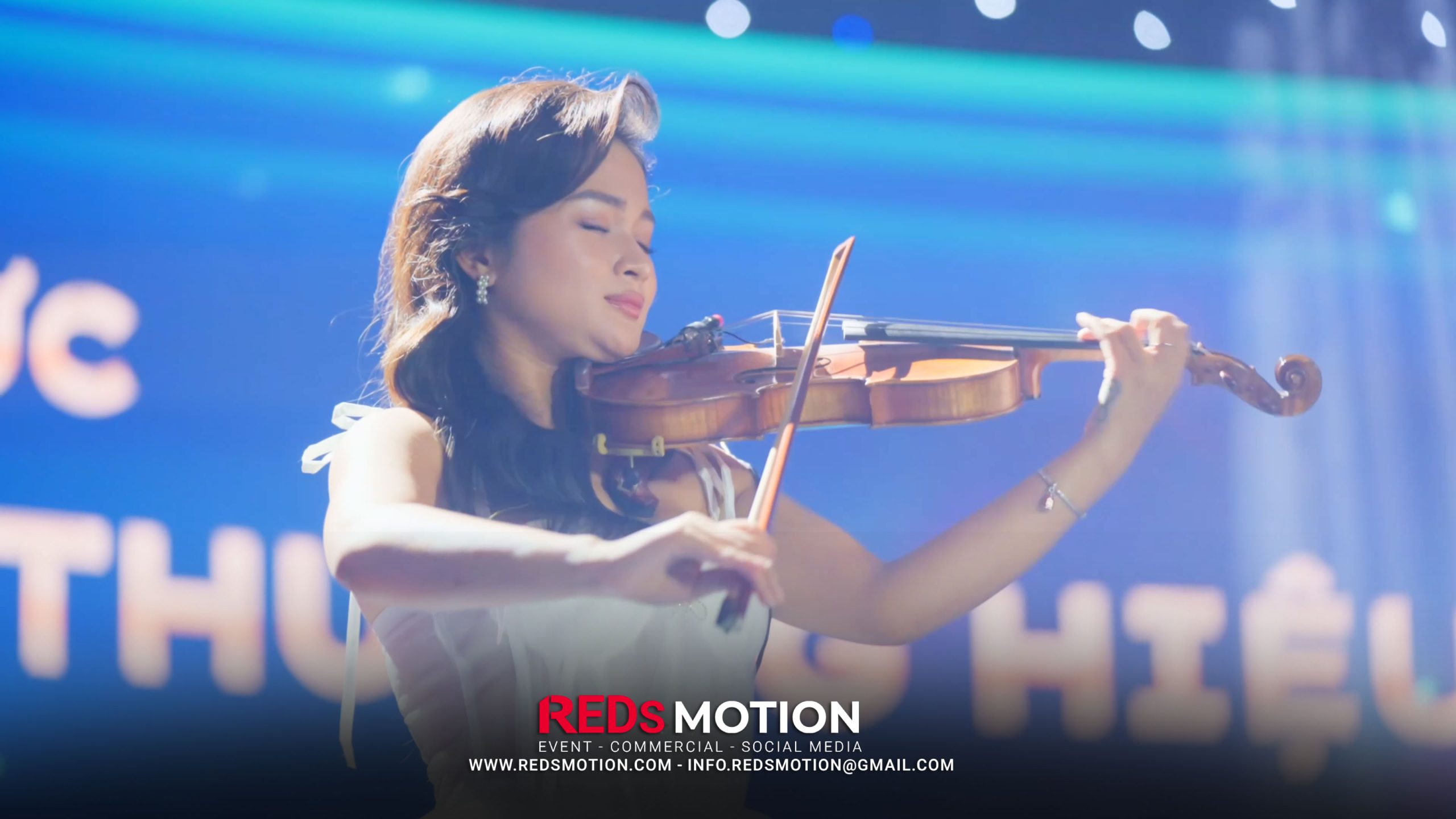 red-motion-chup-anh-le-ki-niem-17-nam-thanh-lap-EVF