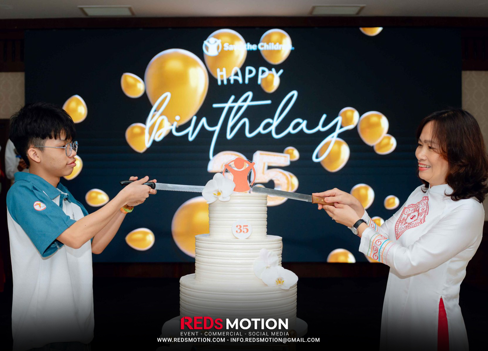 Reds-Motion-chup-Su-kien-35-Nam-Dong-Hanh-Cung-Tre-Em-Viet-Nam-Save-The-Children