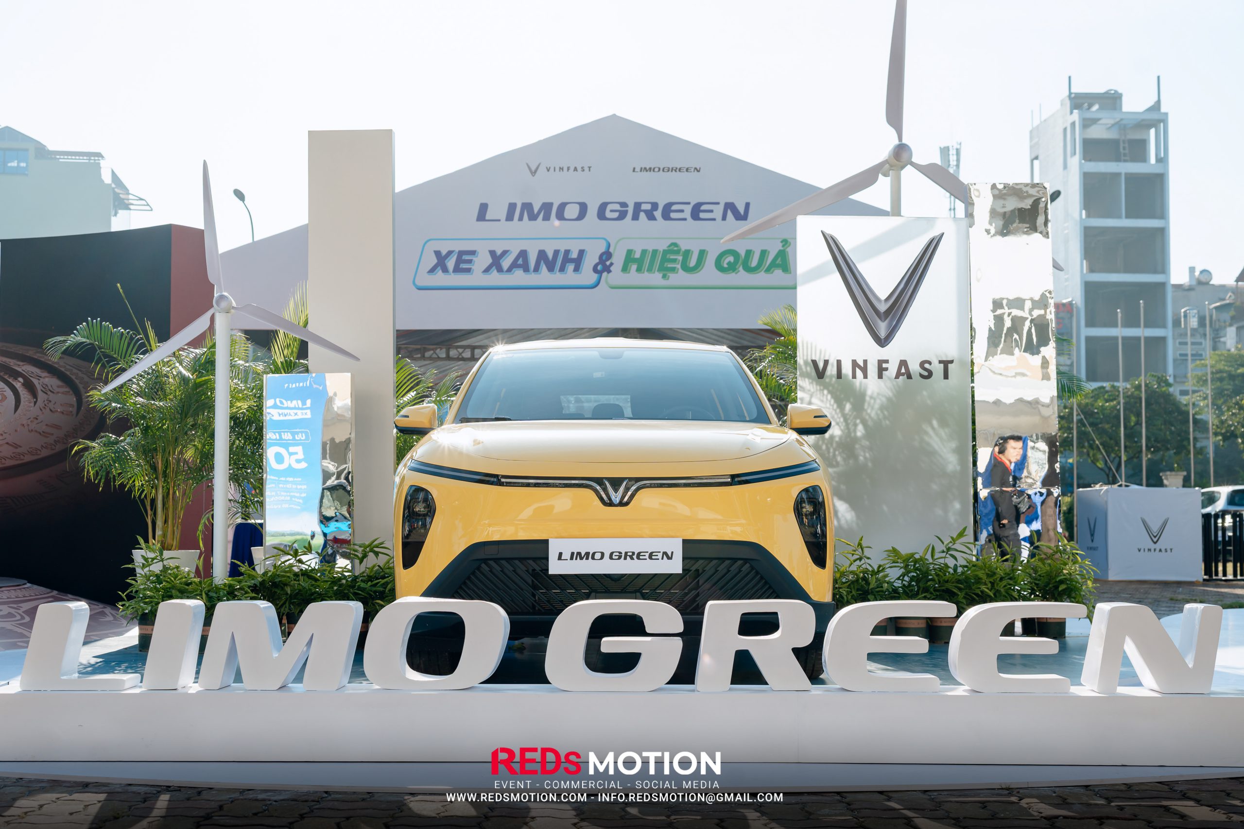 reds-motion-quy-mo-hoanh-trang-cua-le-ban-giao-vinfast-limo-green