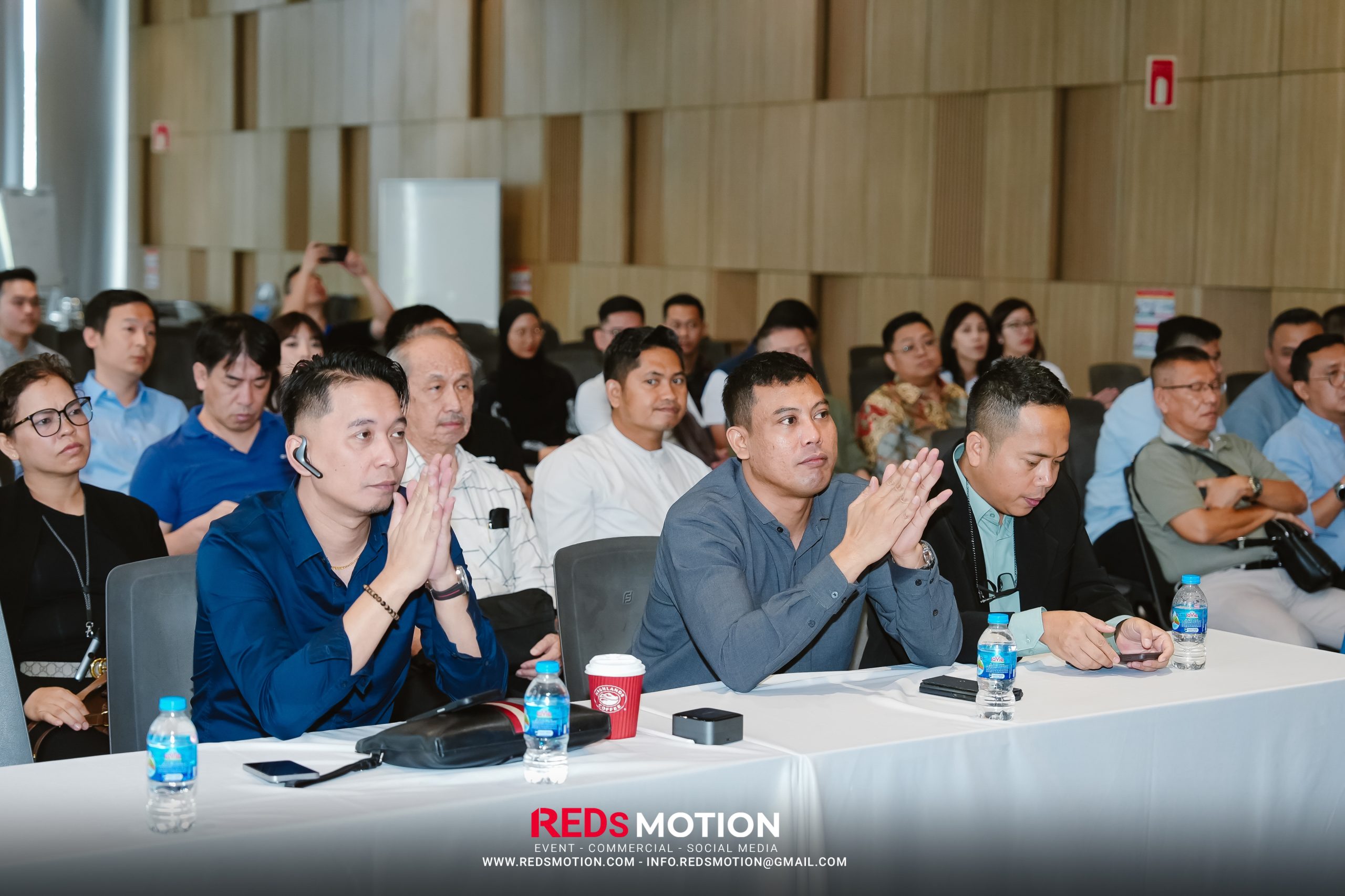 RedMotion-8